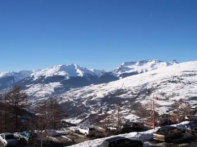 Vue générale sur la montagne ou vue sur la montagne depuis l'appartement