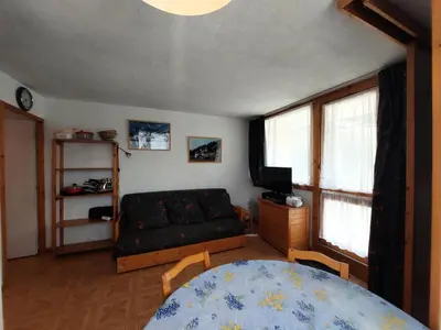 Télévision ou salle de divertissement dans l'établissement Résidence Aigle - Jolie studio cabine 4 personnes à vallandry, proche des pistes MAE-1975