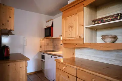 Cuisine ou kitchenette dans l'établissement Résidence Edelweiss - Appartement de charme 3 pièces 8 personnes à Vallandry proche des pistes, des commerces et du centre station MAE-2003