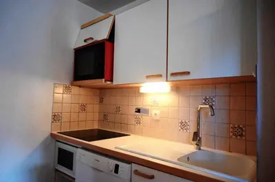 Cuisine ou kitchenette dans l'établissement Résidence Edelweiss - Appartement de charme 3 pièces 8 personnes à Vallandry proche des pistes, des commerces et du centre station MAE-2003