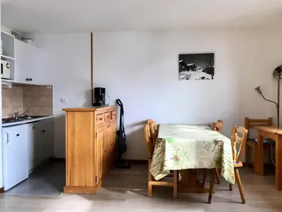 Cuisine ou kitchenette dans l'établissement Résidence Soldanelles - Appartement 2 pièces 6 personnes à Vallandry en centre station proche des commerces et des pistes MAE-2021