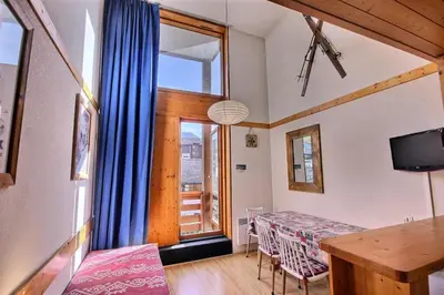 Télévision ou salle de divertissement dans l'établissement Résidence Arc En Ciel - Appartement 2 pièces 5 personnes à Vallandry en centre station et à côté des pistes MAE-2063
