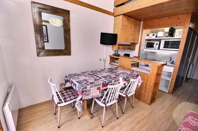 Cuisine ou kitchenette dans l'établissement Résidence Arc En Ciel - Appartement 2 pièces 5 personnes à Vallandry en centre station et à côté des pistes MAE-2063