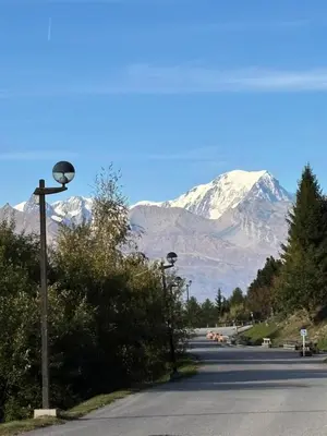 Vue générale sur la montagne ou vue sur la montagne depuis l'appartement