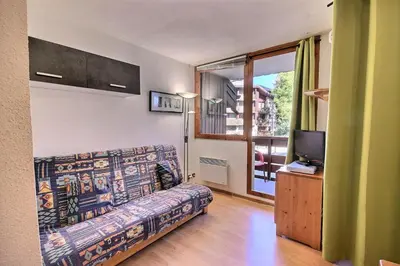 Télévision ou salle de divertissement dans l'établissement Résidence Michailles - Studio 4 personnes à Vallandry en centre station et proche des pistes MAE-1794