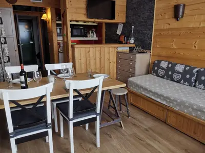 Cuisine ou kitchenette dans l'établissement Appartement confortable, Ski aux pieds, Balcon, Wifi - FR-1-346-421