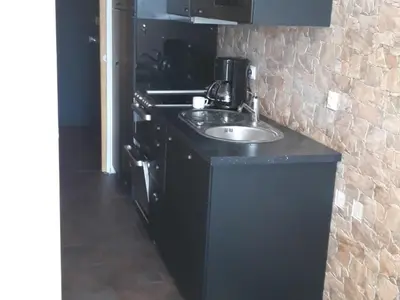 Cuisine ou kitchenette dans l'établissement Studio rénové ski aux pieds avec balcon, 5 couchages - FR-1-346-373