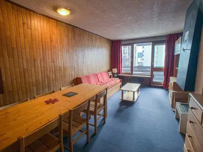 Coin salon dans l'établissement Appartement spacieux, près des pistes, balcon, animaux admis - FR-1-502-346