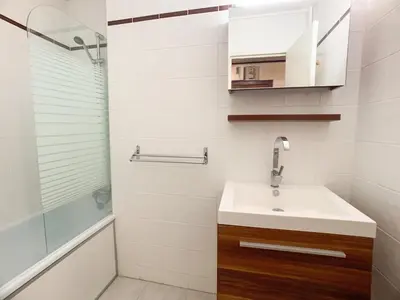 Salle de bains dans l'établissement Appartement spacieux, près des pistes, balcon, animaux admis - FR-1-502-346