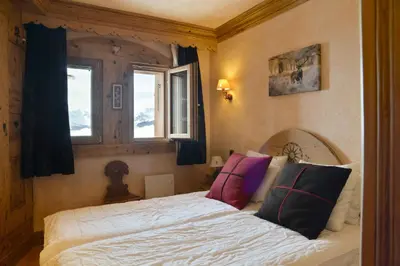 Un ou plusieurs lits dans un hébergement de l'établissement Chalet De Bellecote - Chalet de charme type savoyard 9 personnes à Vallandry situé dans un quartier calme avec accès direct aux pistes MAE-1996