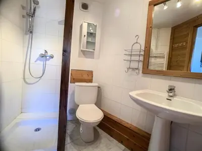 Salle de bains dans l'établissement Résidence Curling A2 - Appartement au centre du Val Claret MAE-4064