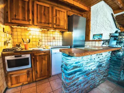 Cuisine ou kitchenette dans l'établissement Appartement duplex confort 8 pers · Proche pistes · Animaux admis - FR-1-502-356