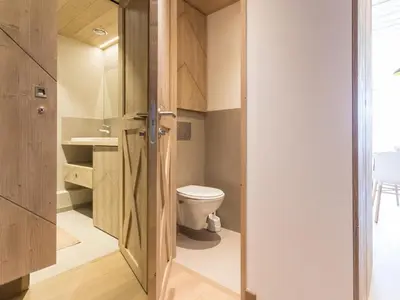 Salle de bains dans l'établissement Appartement rénové 6 pers, balcon, Les Arcs, Wifi gratuit - FR-1-346-343