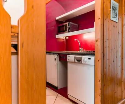 Cuisine ou kitchenette dans l'établissement Résidence Nova - Appartement 2 pièces 6 personnes proche des pistes, des commerces, de la garderie et de l'ESF au centre de la station d’Arc 1800 MAE-6558