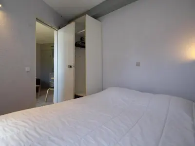 Un ou plusieurs lits dans un hébergement de l'établissement Appartement rénové 2 pièces, balcon, prox commerces, non fumeur - FR-1-346-385