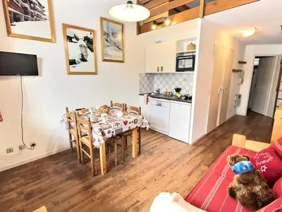 Cuisine ou kitchenette dans l'établissement Résidence Le Chantelouve - Studio cabine avec mezzanine pour 5 personnes à Val d'Isère à 300m du centre du village et 450m des pistes MAE-1805