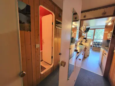 Plan de l'établissement Studio ski aux pieds avec balcon et TV - FR-1-346-493