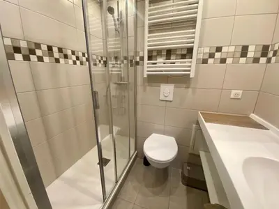Salle de bains dans l'établissement Studio de 25 m² avec balcon à Tignes - FR-1-449-188