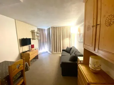 Télévision ou salle de divertissement dans l'établissement Studio de 25 m² avec balcon à Tignes - FR-1-449-188