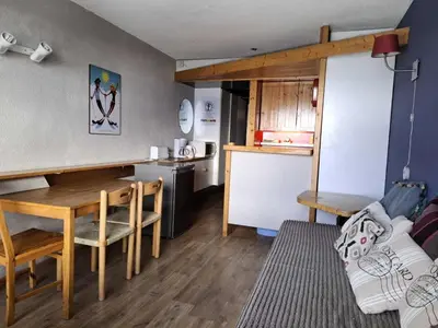 Cuisine ou kitchenette dans l'établissement Residence Hotel Aiguille Rouge - Charmant studio pour 4 personnes à Arc 2000 ski aux pieds, en centre station, au pied des commerces et proche du bowling et de l MAE-2123