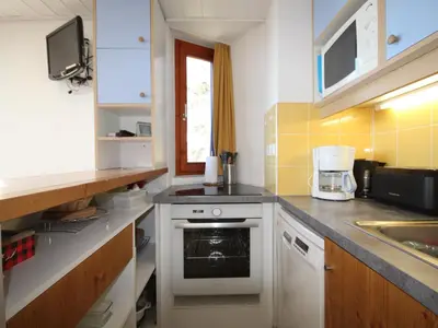 Cuisine ou kitchenette dans l'établissement Duplex calme avec balcon - 6 pers, Charmettoger - FR-1-346-335