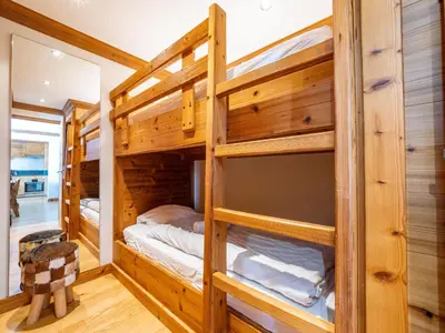 Un ou plusieurs lits dans un hébergement de l'établissement Appartement rénové skis aux pieds, balcon, WIFI, 4 chambres - FR-1-502-359