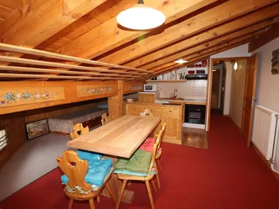 Cuisine ou kitchenette dans l'établissement Appartement Confortable au Cœur de Tignes le Lac, Idéal pour 6 Personnes - FR-1-502-373