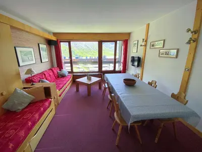 Coin salon dans l'établissement Bel appartement pour 7 personnes, balcon, accès direct aux pistes - FR-1-502-370
