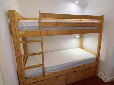Un ou plusieurs lits dans un hébergement de l'établissement Bel appartement pour 7 personnes, balcon, accès direct aux pistes - FR-1-502-370