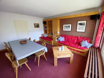 Coin salon dans l'établissement Bel appartement pour 7 personnes, balcon, accès direct aux pistes - FR-1-502-370