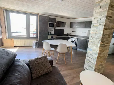 Cuisine ou kitchenette dans l'établissement Studio rénové & confortable, balcon, animaux admis, proche pistes, Val Claret - FR-1-502-376