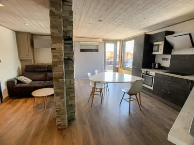 Cuisine ou kitchenette dans l'établissement Studio rénové & confortable, balcon, animaux admis, proche pistes, Val Claret - FR-1-502-376