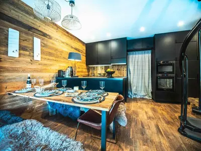 Cuisine ou kitchenette dans l'établissement Duplex rénové à Tignes - 6 pers, balcon, proche pistes et commerces - FR-1-502-366