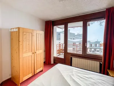 Un ou plusieurs lits dans un hébergement de l'établissement Appartement lumineux 10 pers, skis aux pieds, balcon, animaux admis - FR-1-502-362