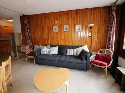 Coin salon dans l'établissement Appartement lumineux 10 pers, skis aux pieds, balcon, animaux admis - FR-1-502-362
