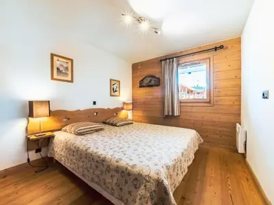 Un ou plusieurs lits dans un hébergement de l'établissement Charmant Appartement Proche Pistes avec Balcon et WIFI - FR-1-502-374