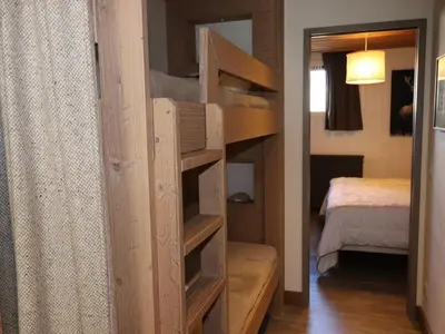Un ou plusieurs lits dans un hébergement de l'établissement Appartement skis aux pieds rénové avec balcon, 6 pers, Val Claret - FR-1-502-365