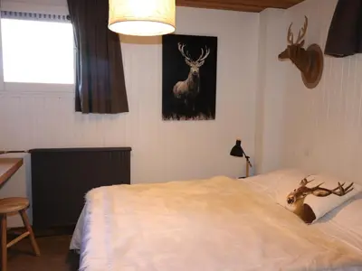 Un ou plusieurs lits dans un hébergement de l'établissement Appartement skis aux pieds rénové avec balcon, 6 pers, Val Claret - FR-1-502-365