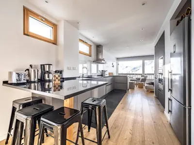 Cuisine ou kitchenette dans l'établissement Appartement rénové, skis aux pieds, 10 pers., balcon - FR-1-502-364