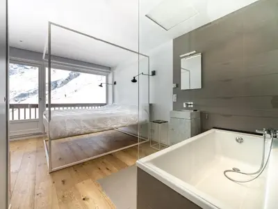 Salle de bains dans l'établissement Appartement rénové, skis aux pieds, 10 pers., balcon - FR-1-502-364