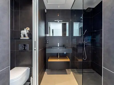 Salle de bains dans l'établissement Appartement rénové, skis aux pieds, 10 pers., balcon - FR-1-502-364