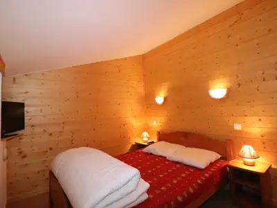 Un ou plusieurs lits dans un hébergement de l'établissement Duplex Rénové et Lumineux au Pied des Pistes, Balcon - FR-1-502-379
