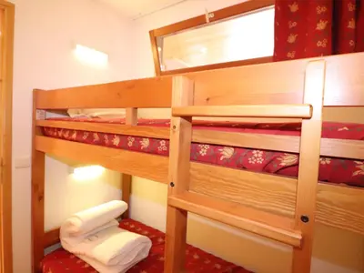 Un ou plusieurs lits dans un hébergement de l'établissement Duplex Rénové et Lumineux au Pied des Pistes, Balcon - FR-1-502-379
