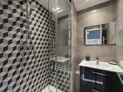 Salle de bains dans l'établissement Studio rénové à Tignes, proche pistes et commerces, balcon, WIFI - FR-1-502-388