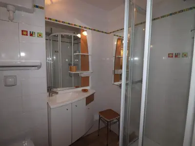 Salle de bains dans l'établissement Studette Rénovée 2 Pers. Proche Pistes avec Balcon - FR-1-502-386