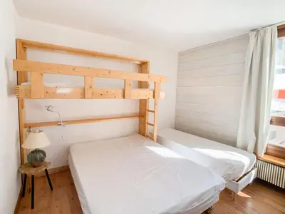 Un ou plusieurs lits dans un hébergement de l'établissement Appartement rénové 6 pers, sur pistes, balcon, animaux et wifi - FR-1-502-395