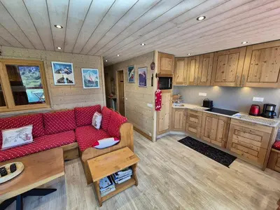 Cuisine ou kitchenette dans l'établissement Appartement rénové proche des pistes, balcon, vue lac, WiFi - FR-1-502-389