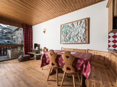 Coin salon dans l'établissement Appartement confort 6 pers, proche pistes, balcon à Tignes - FR-1-502-403