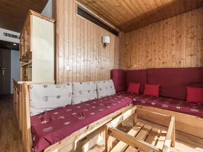 Coin salon dans l'établissement Appartement confort 6 pers, proche pistes, balcon à Tignes - FR-1-502-403
