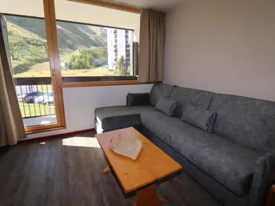 Coin salon dans l'établissement Confortable 2 pièces avec balcon, animaux admis et Wi-Fi - FR-1-502-396
